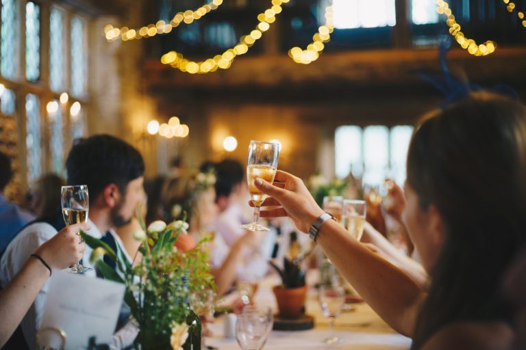 Tips for Planning an Amazing Year-End Party for Close Friends